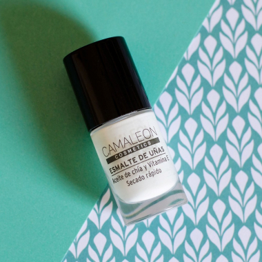 Long-lasting white nail polish