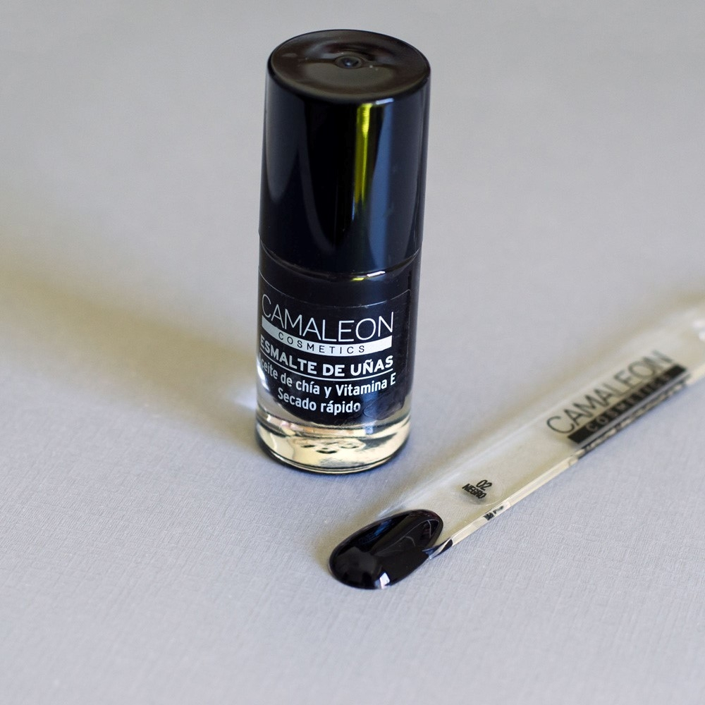 Long-lasting black nail polish