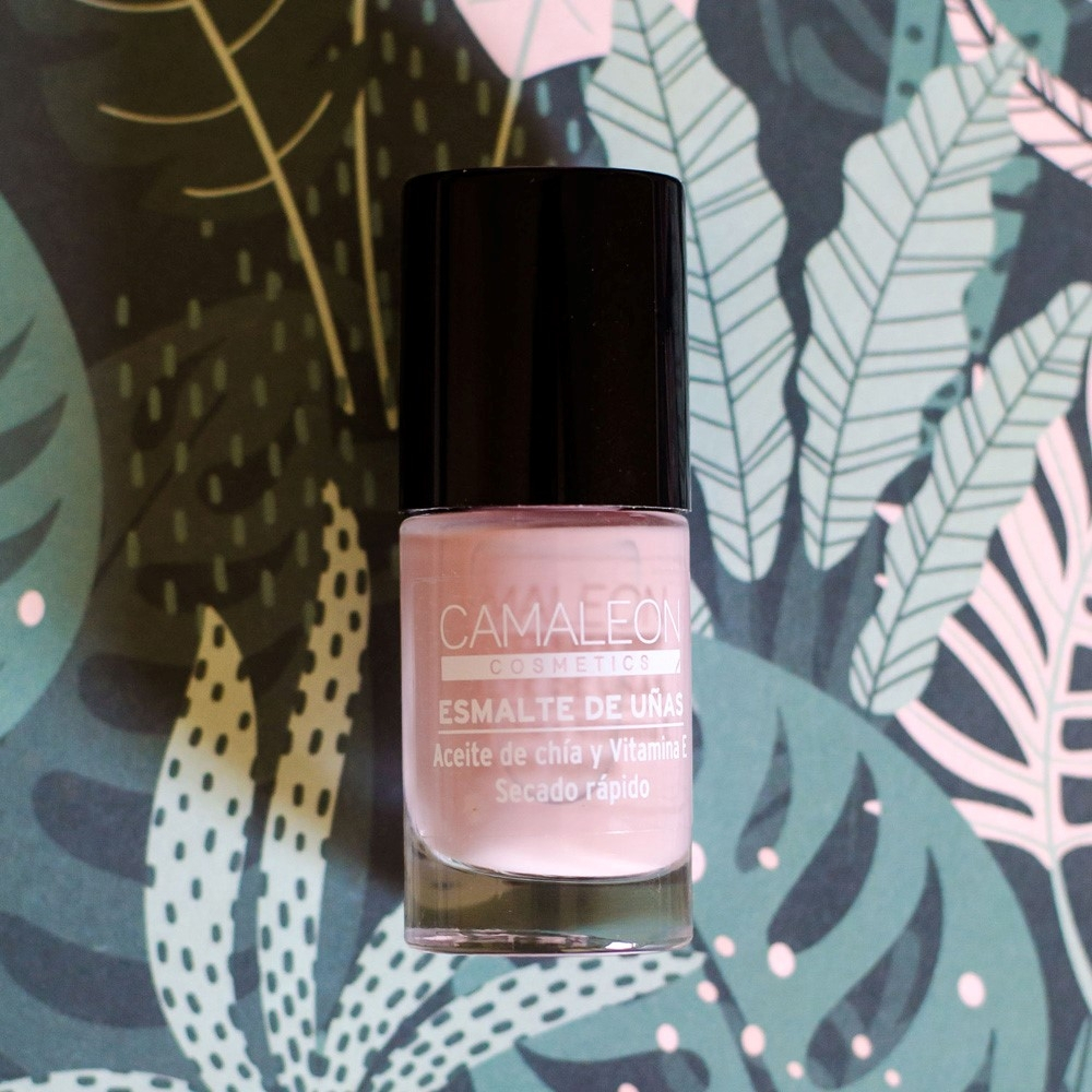 Long-lasting nude nail polish