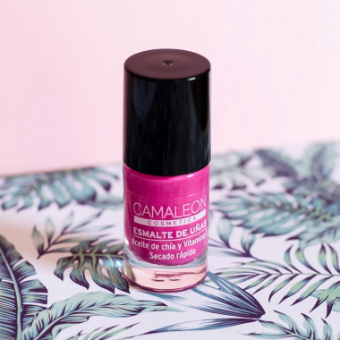 Long-lasting pink nail polish