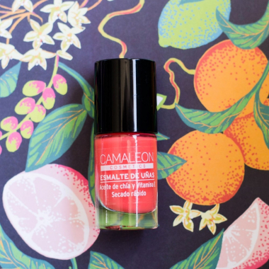 Long-lasting coral nail polish