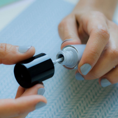 Long-lasting blue grey nail polish