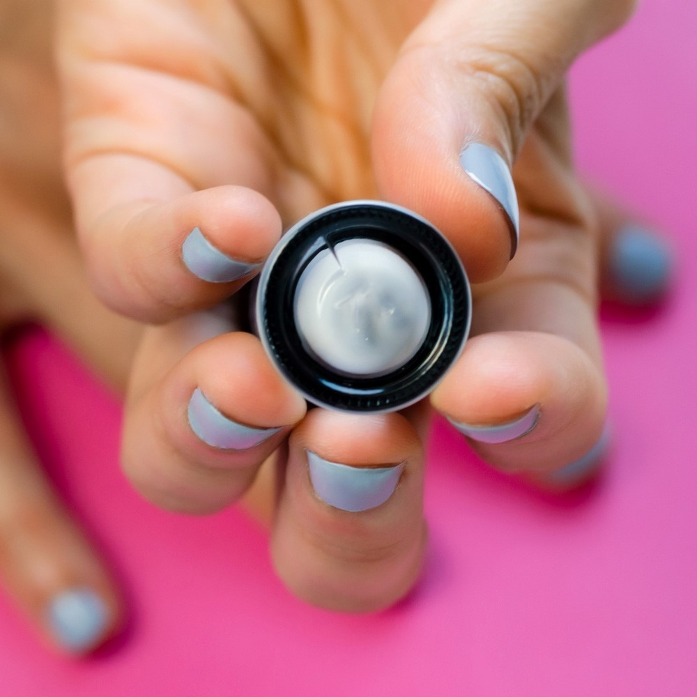 Long-lasting blue grey nail polish