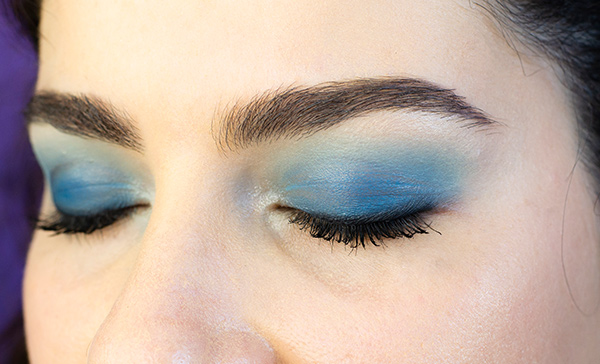 blue black eyeshadow