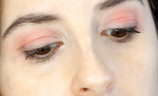 peach eyeshadow